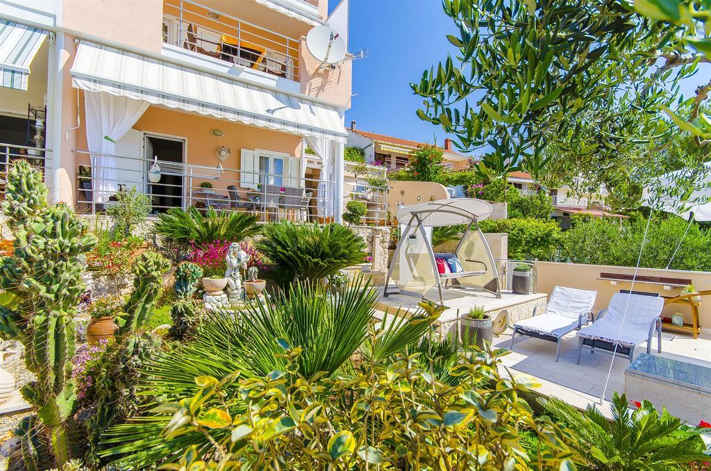 Apartments Nives Trogir Ngoại thất bức ảnh