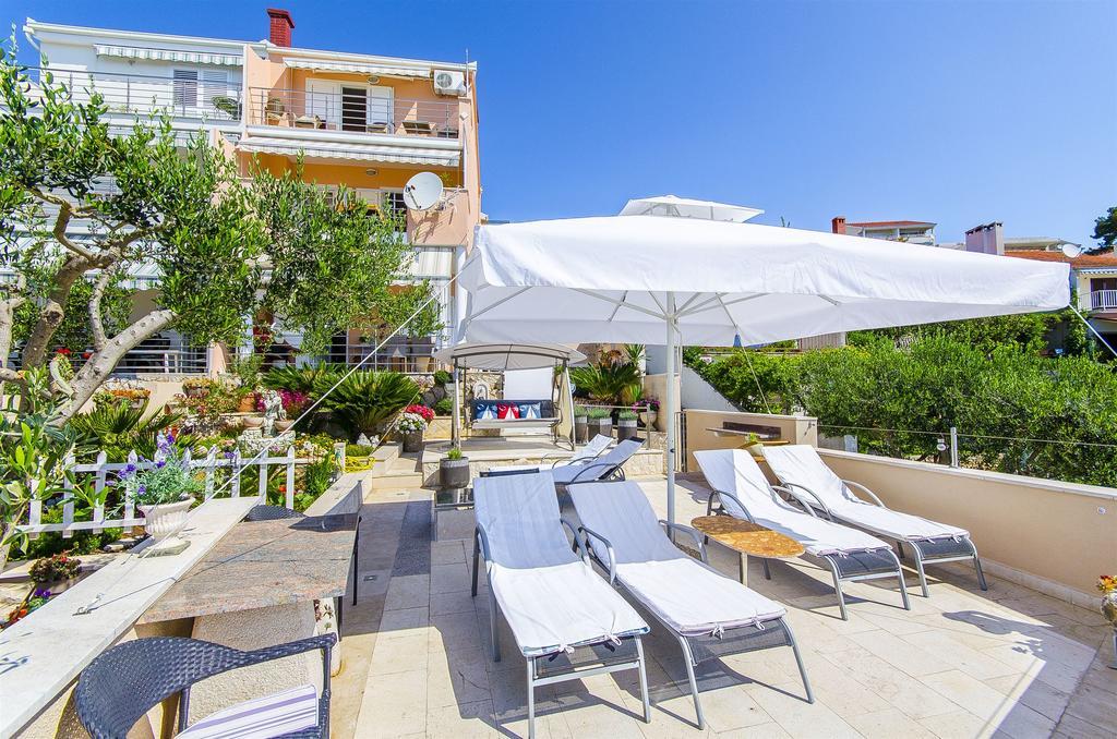 Apartments Nives Trogir Ngoại thất bức ảnh