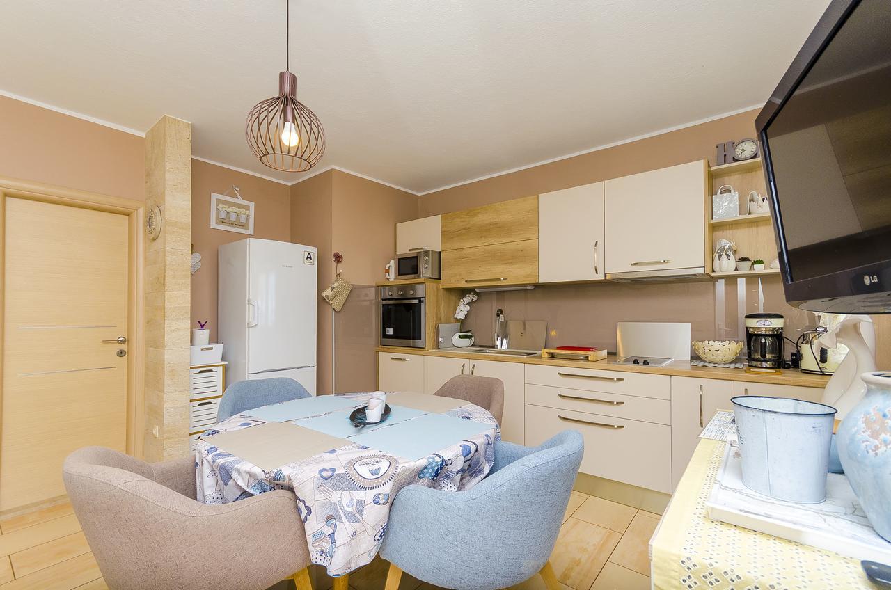 Apartments Nives Trogir Ngoại thất bức ảnh