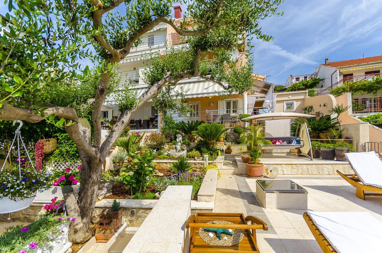 Apartments Nives Trogir Ngoại thất bức ảnh